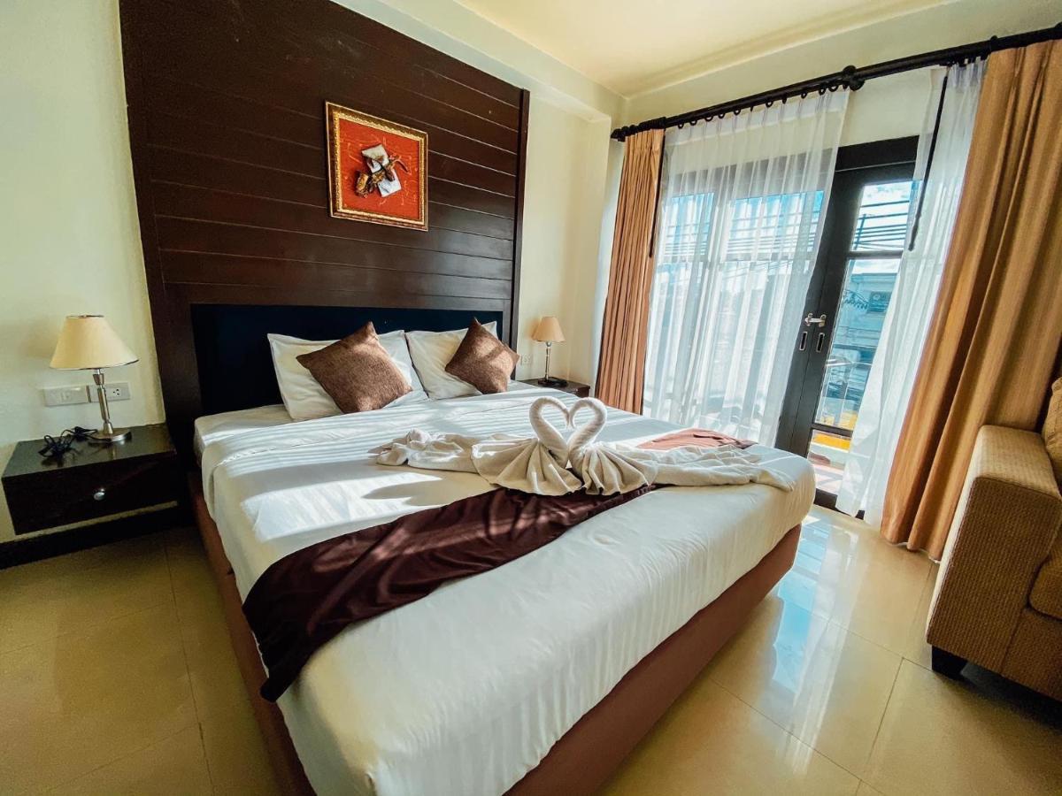 Enjoy'S Beach House & Cafe' Ban Karon Exteriör bild