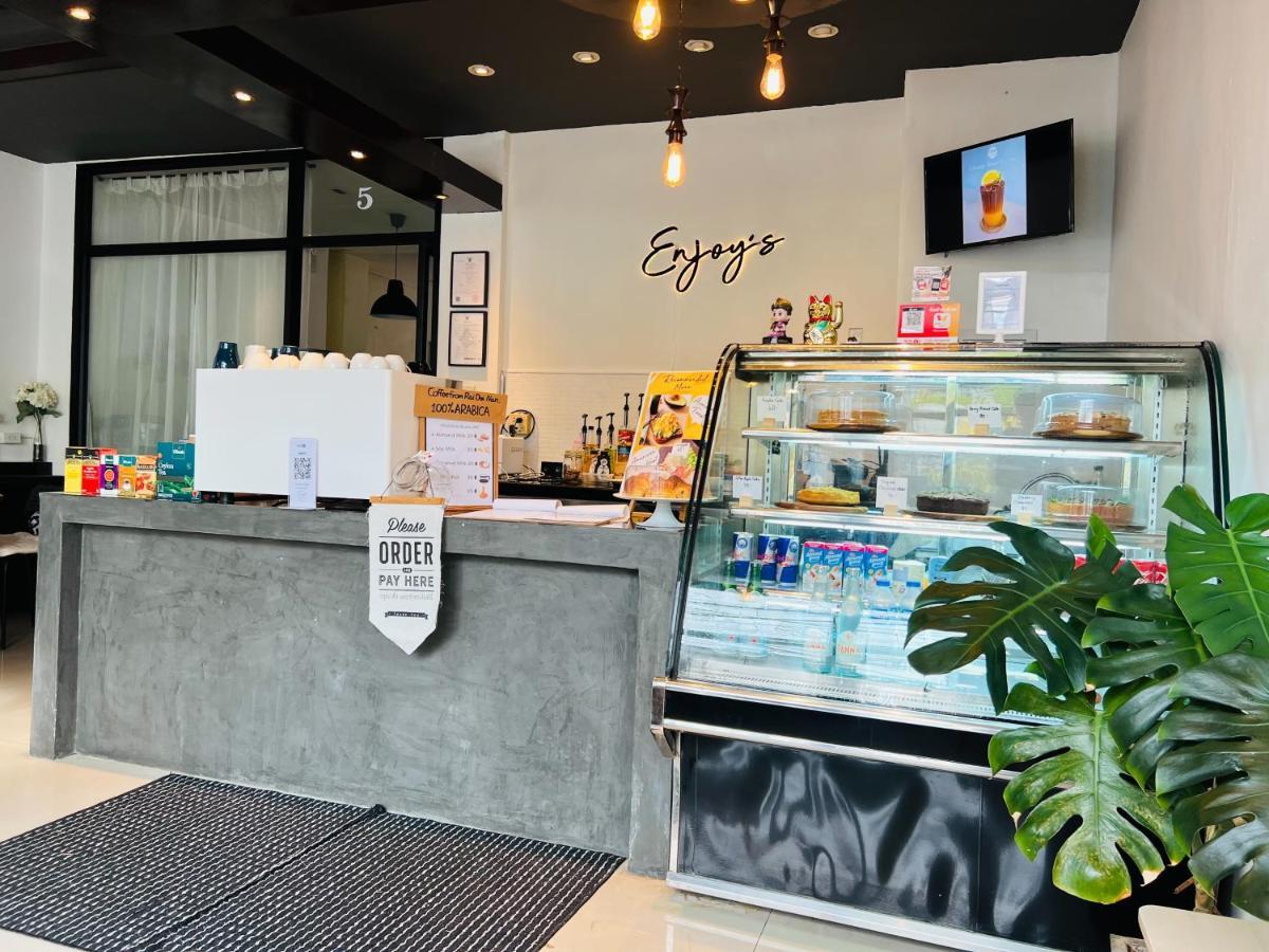 Enjoy'S Beach House & Cafe' Ban Karon Exteriör bild