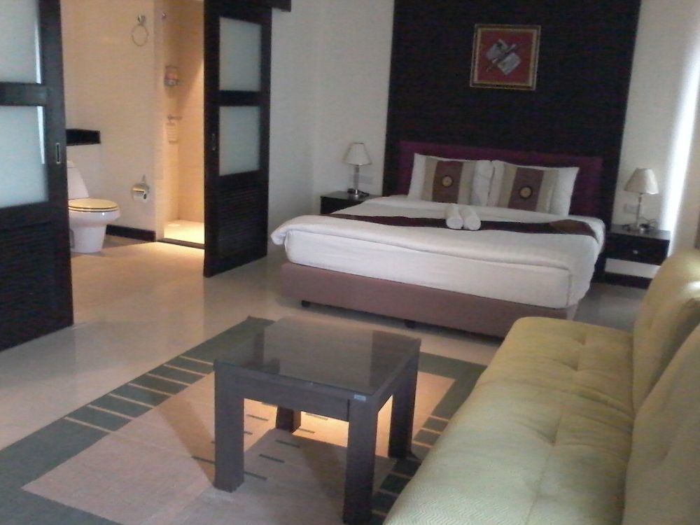 Enjoy'S Beach House & Cafe' Ban Karon Exteriör bild