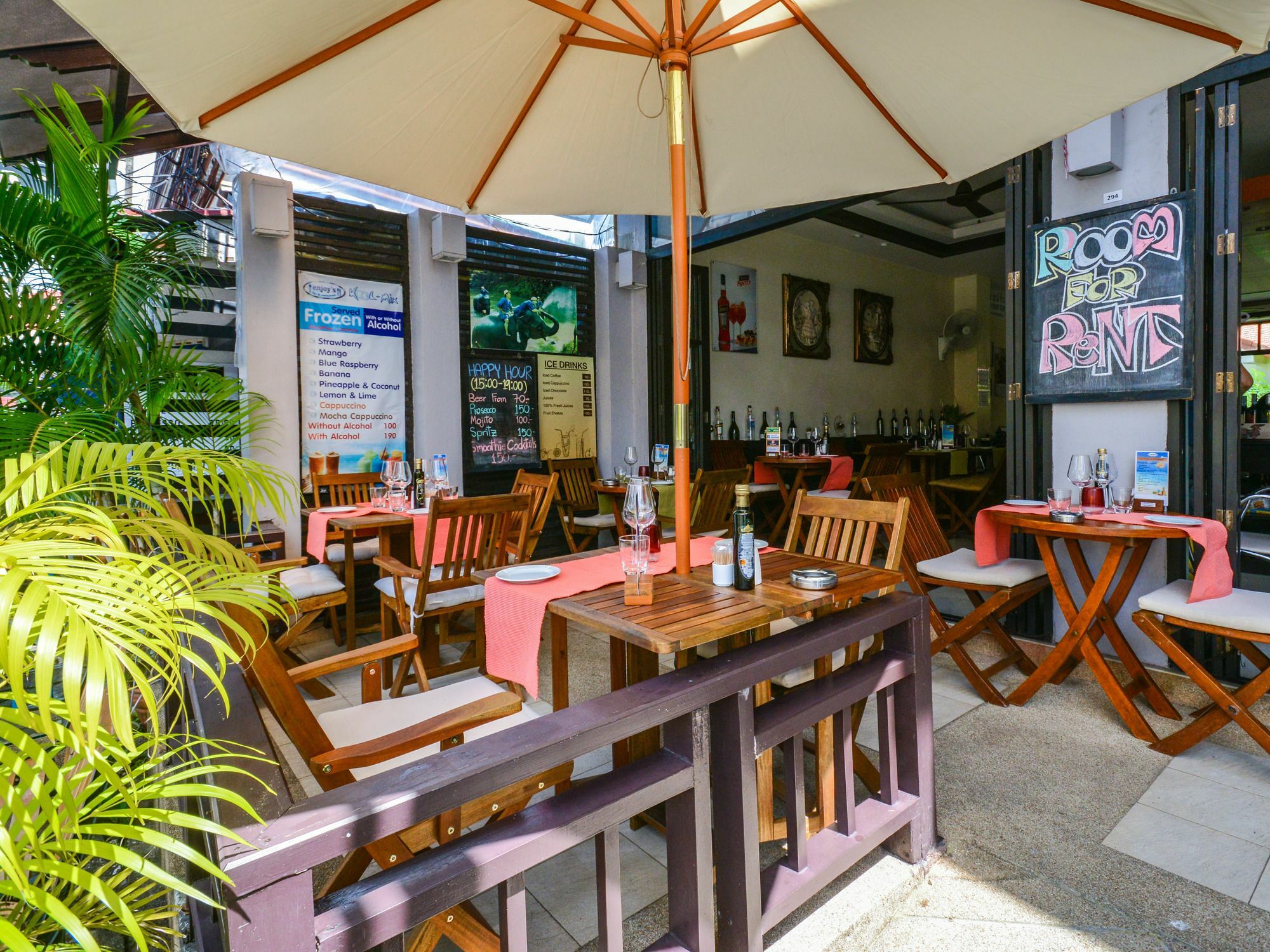 Enjoy'S Beach House & Cafe' Ban Karon Exteriör bild