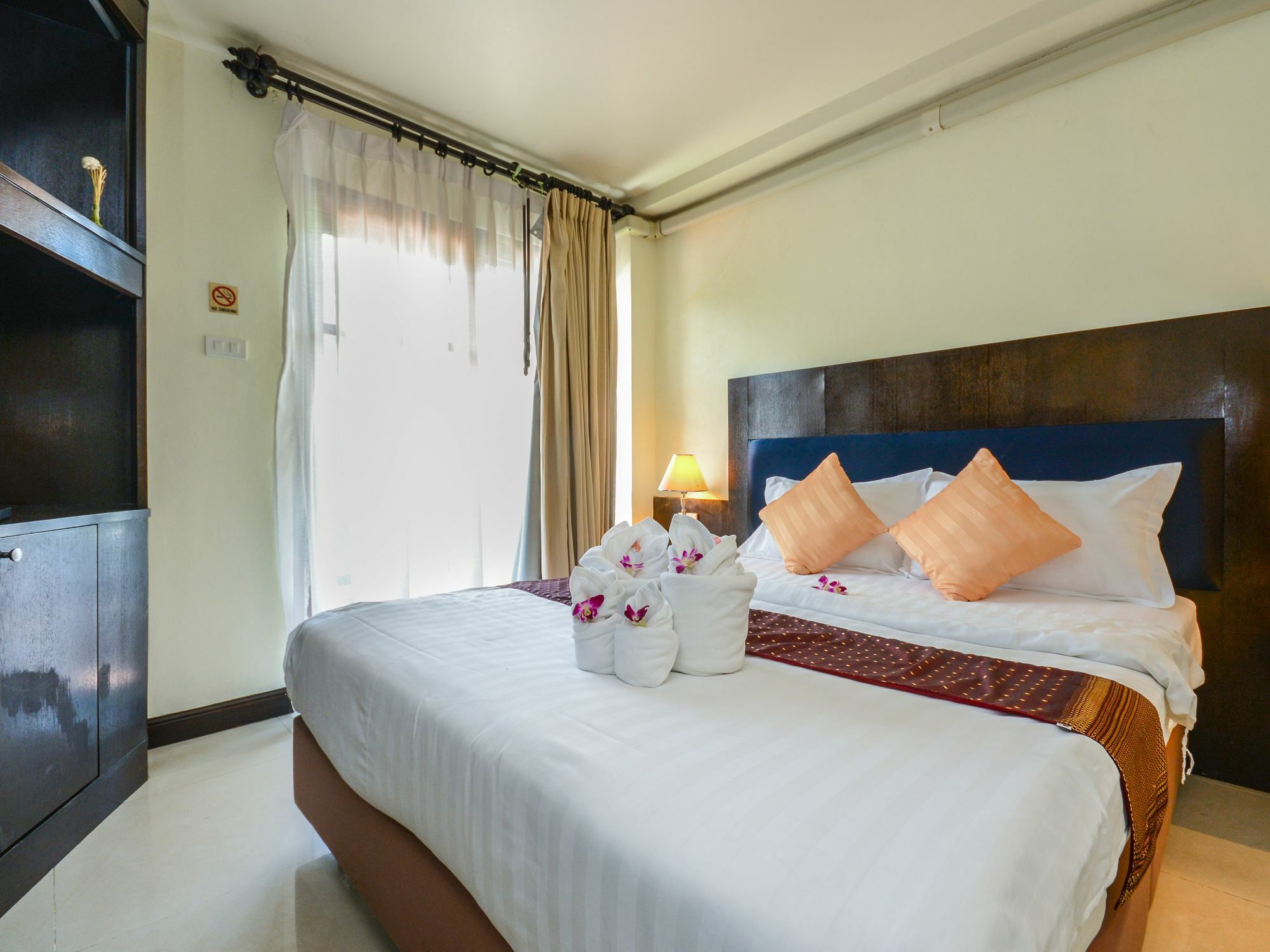 Enjoy'S Beach House & Cafe' Ban Karon Exteriör bild