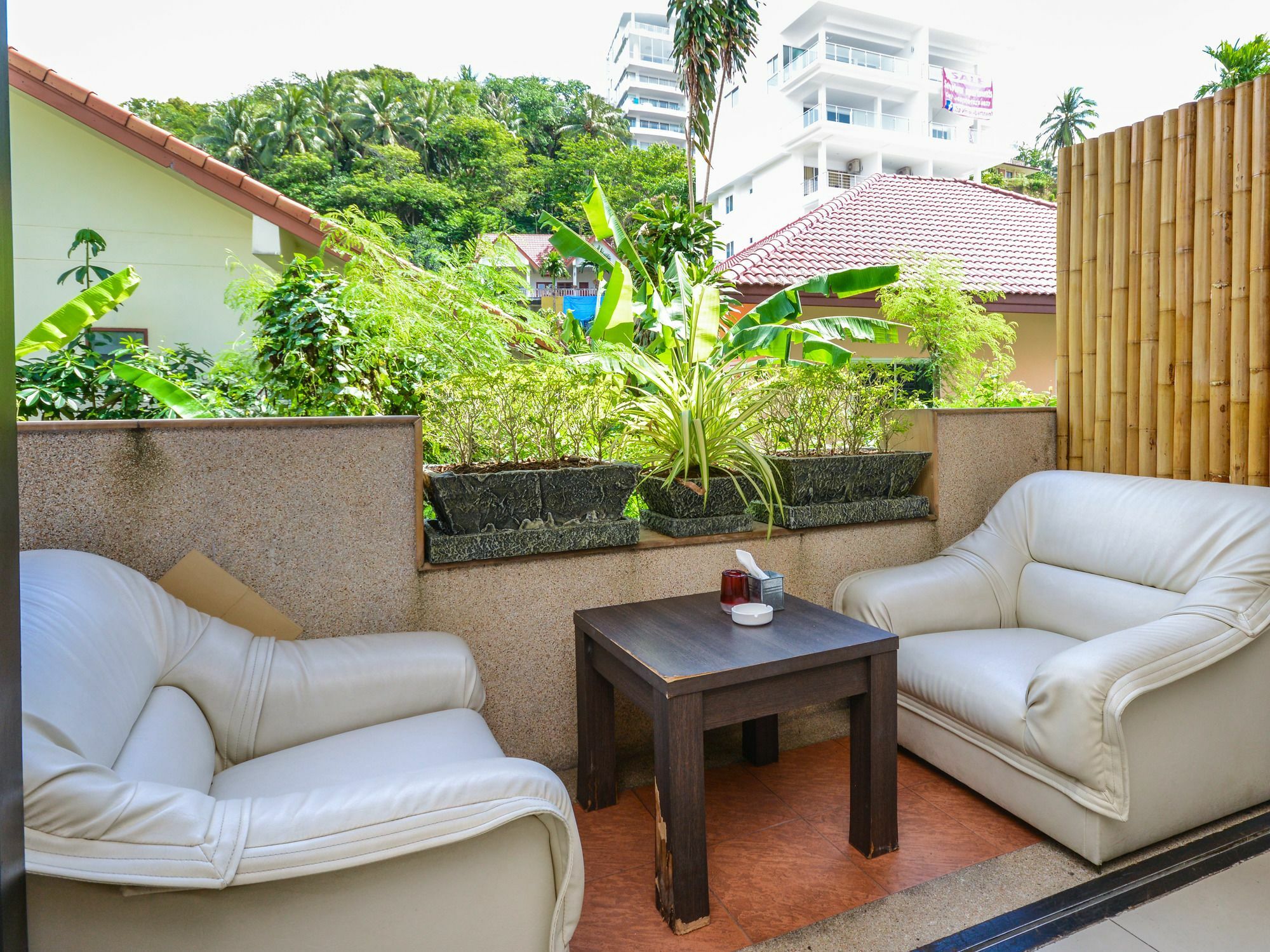 Enjoy'S Beach House & Cafe' Ban Karon Exteriör bild