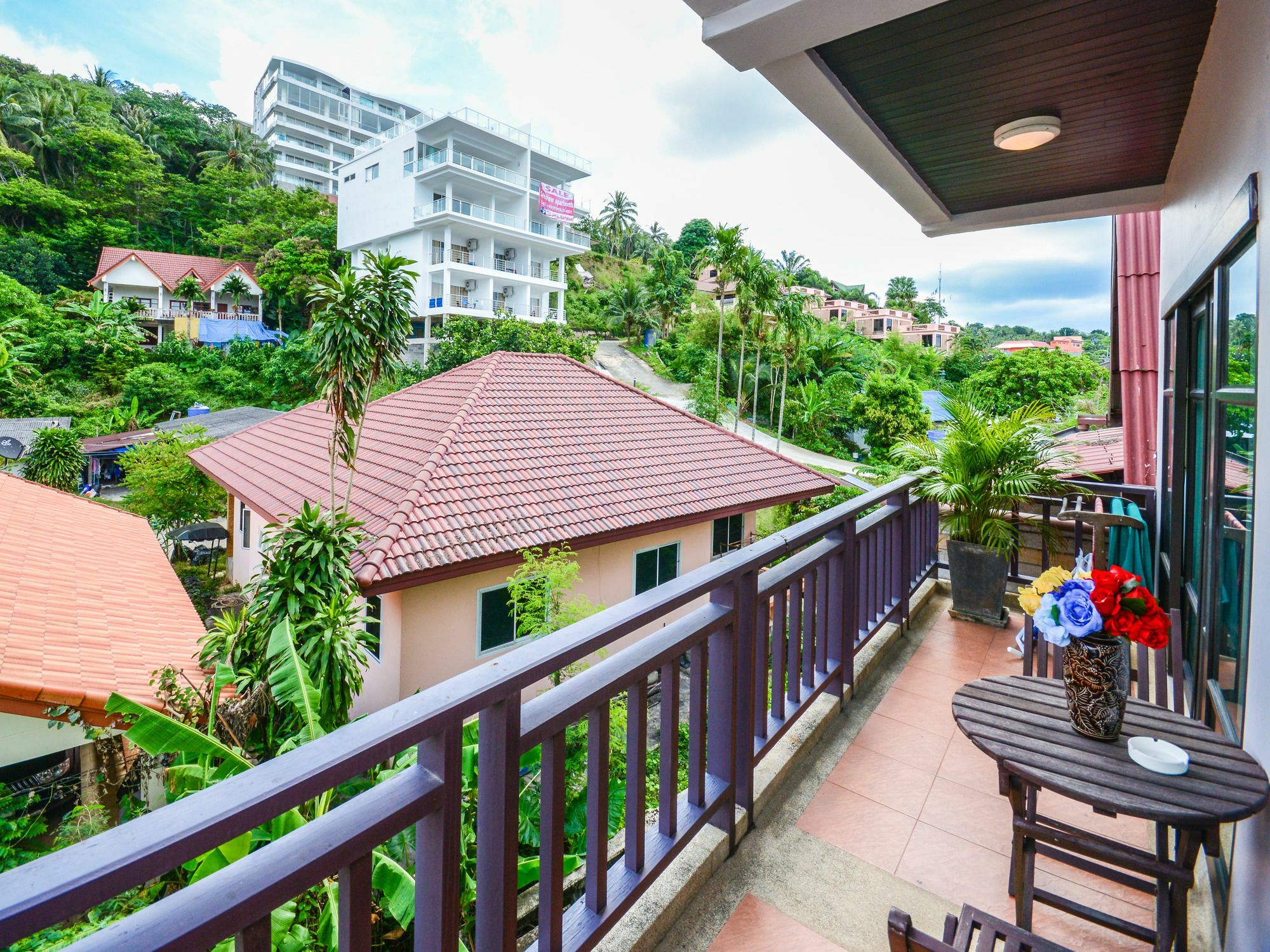 Enjoy'S Beach House & Cafe' Ban Karon Exteriör bild