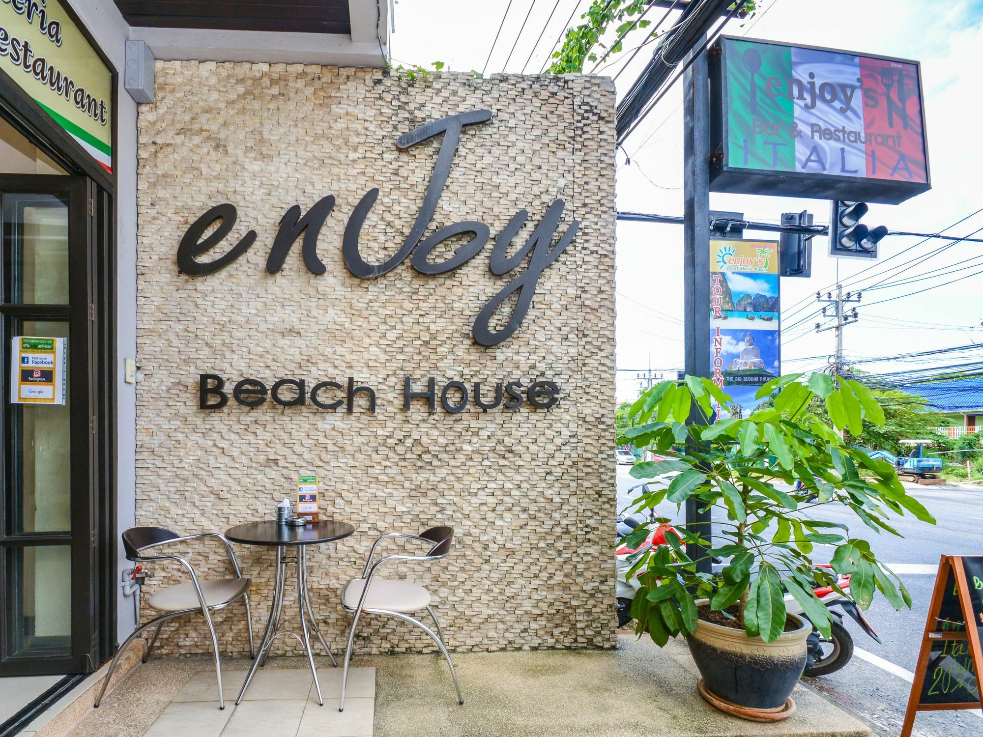 Enjoy'S Beach House & Cafe' Ban Karon Exteriör bild
