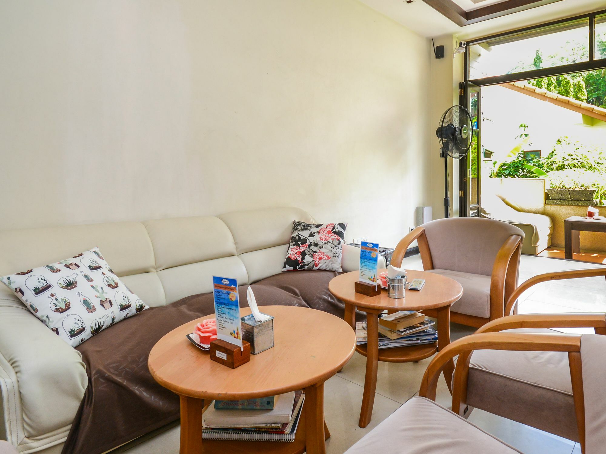 Enjoy'S Beach House & Cafe' Ban Karon Exteriör bild