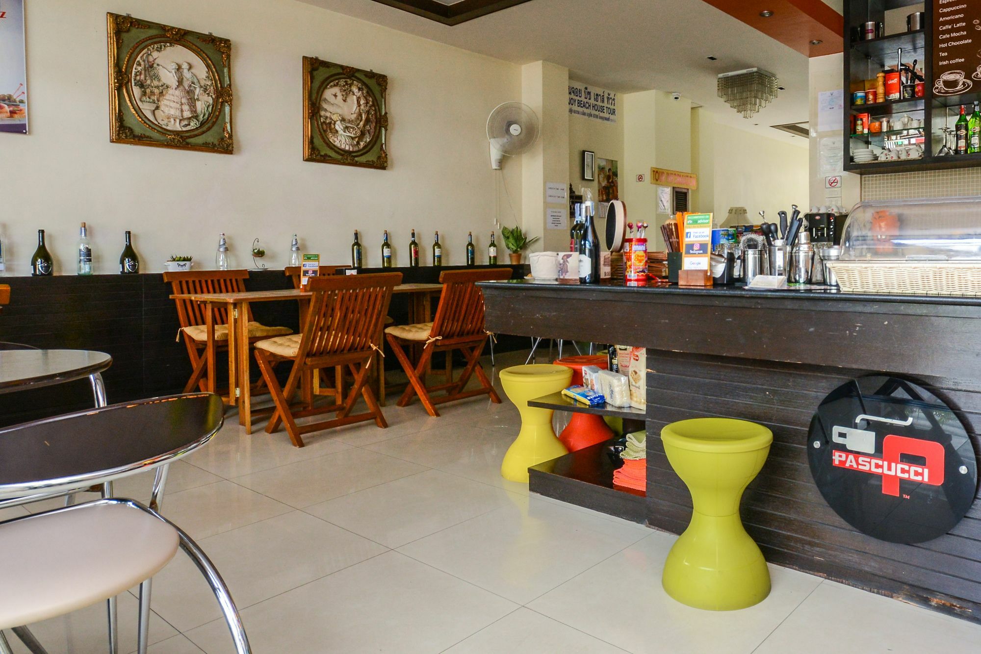 Enjoy'S Beach House & Cafe' Ban Karon Exteriör bild