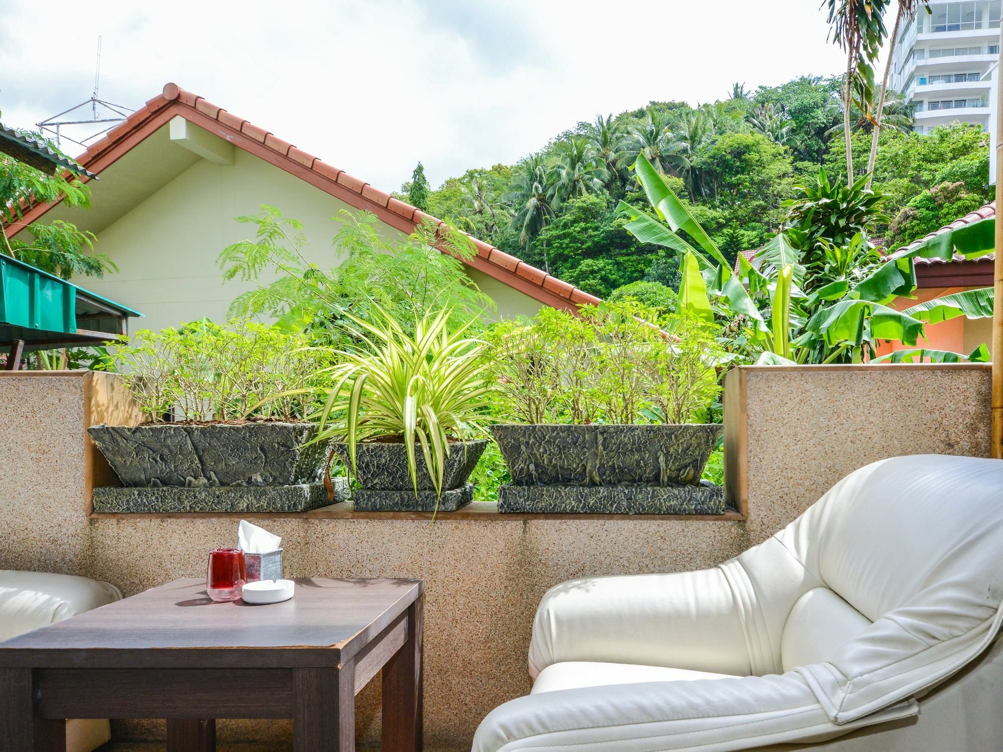 Enjoy'S Beach House & Cafe' Ban Karon Exteriör bild